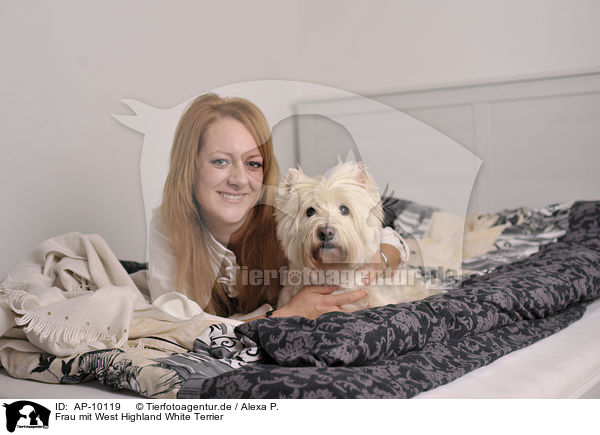 Frau mit West Highland White Terrier / woman with West Highland White Terrier / AP-10119