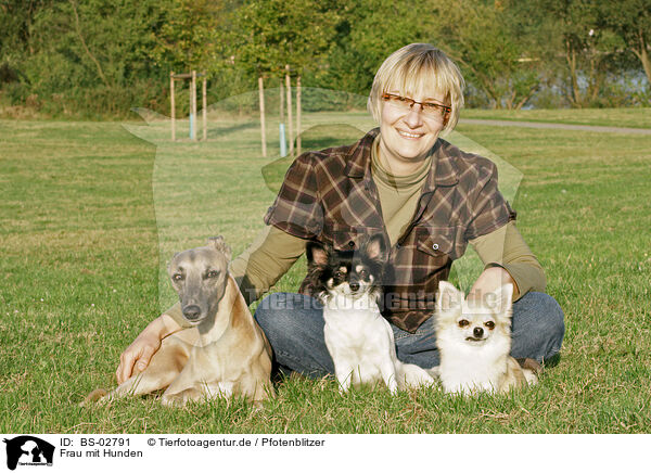 Frau mit Hunden / woman with dogs / BS-02791