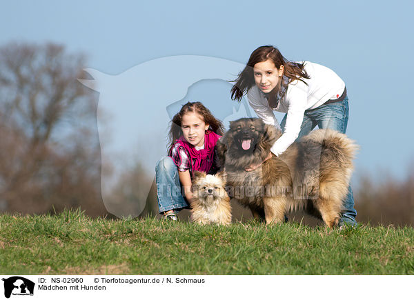 Mdchen mit Hunden / girls with dogs / NS-02960