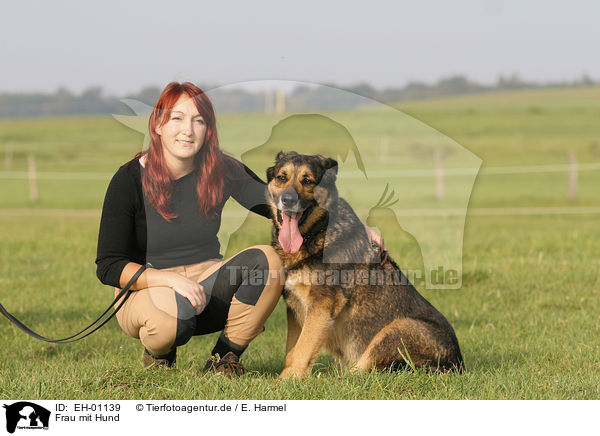 Frau mit Hund / EH-01139