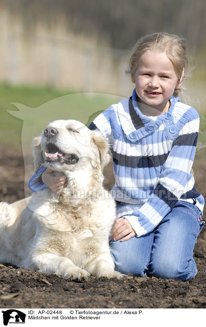 Mdchen mit Golden Retriever / girl with golden retriever / AP-02448