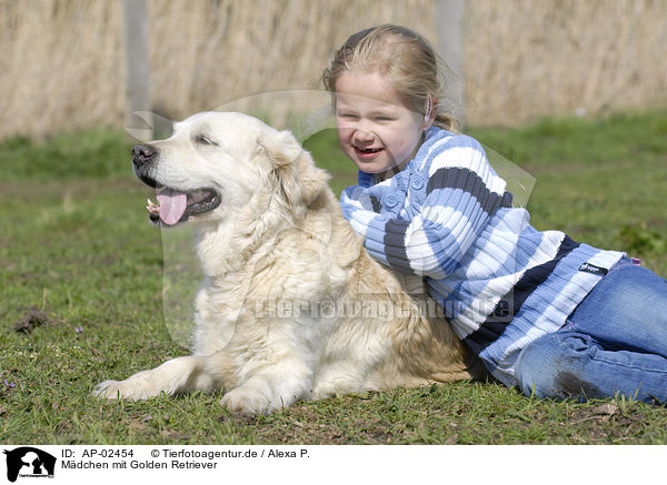 Mdchen mit Golden Retriever / AP-02454
