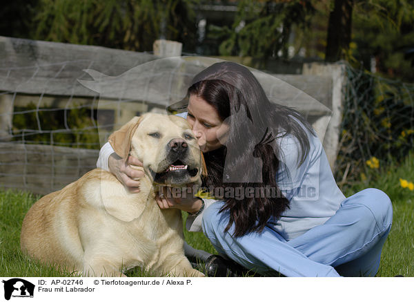 Frau mit Labrador / young woman with Labrador / AP-02746