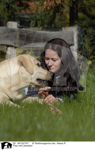 Frau mit Labrador / AP-02747