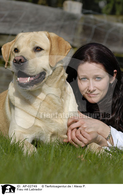 Frau mit Labrador / AP-02749