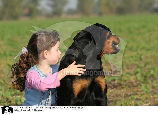 Mdchen mit Rottweiler / girl with Rottweiler / SS-14183