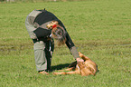 Frau mit Rhodesian Ridgeback