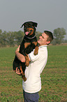 Mann mit Rottweiler