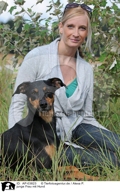 junge Frau mit Hund / woman with dog / AP-03823