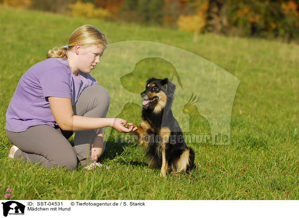 Mdchen mit Hund / SST-04531