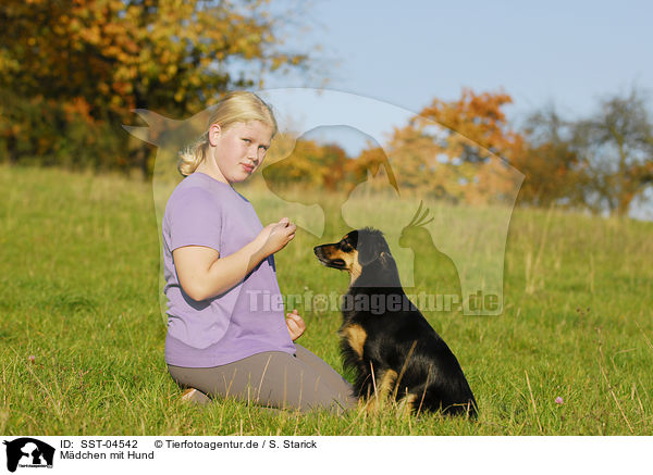Mdchen mit Hund / SST-04542