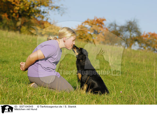 Mdchen mit Hund / SST-04545