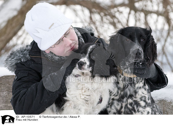 Frau mit Hunden / AP-10571