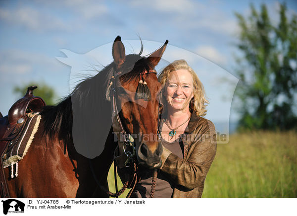 Frau mit Araber-Mix / woman with horse / YJ-04785