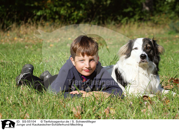 Junge und Kaukasischer-Schferhund-Mischling / boy and Caucasian-Shepherd-Dog-Mongrel / SS-55104