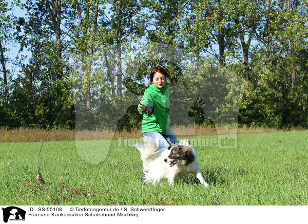 Frau und Kaukasischer-Schferhund-Mischling / woman and Caucasian-Shepherd-Dog-Mongrel / SS-55108