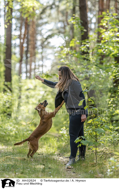 Frau und Mischling / woman and mongrel / AH-02624