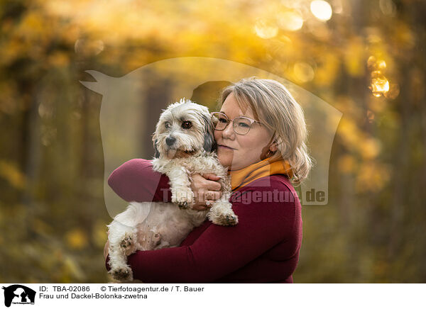 Frau und Dackel-Bolonka-zwetna / TBA-02086