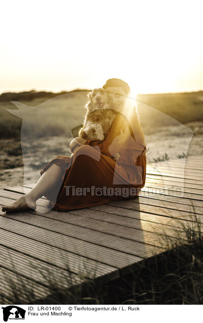 Frau und Mischling / woman and mongrel / LR-01400