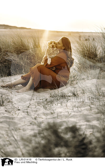 Frau und Mischling / woman and mongrel / LR-01416