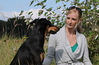 junge Frau mit Hund