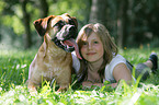 Mdchen und Boxer-Mix