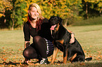 Frau mit Hovawart-Schferhund-Mix
