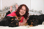 Frau und 2 Mischlinge