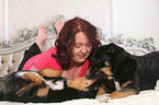 Frau und 2 Mischlinge