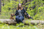 Frau und 2 Mischlinge