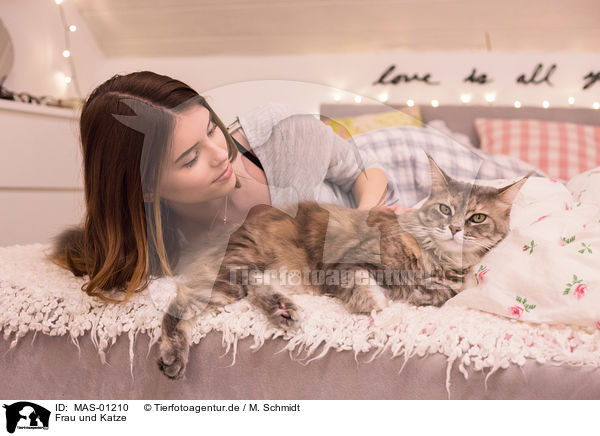 Frau und Katze / woman and cat / MAS-01210