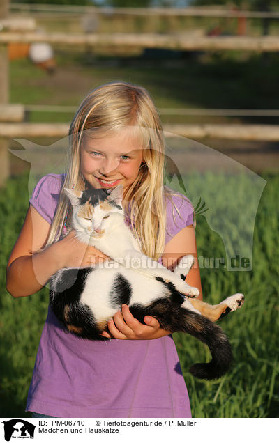 Mdchen und Hauskatze / girl and house cat / PM-06710