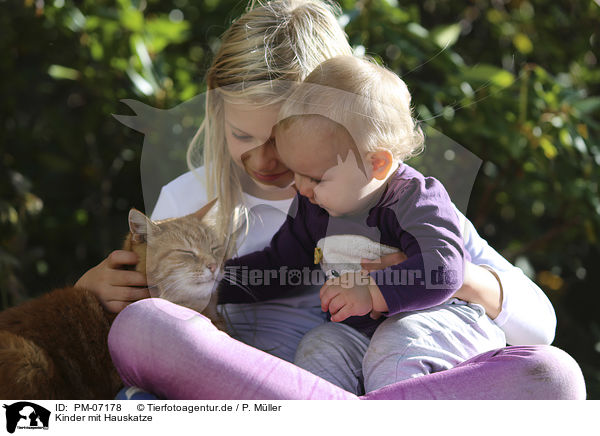 Kinder mit Hauskatze / children with Domestic Cat / PM-07178