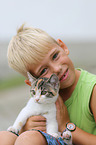 Junge und Katze