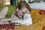 Frau mit Hauskatze
