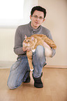 Mann mit Sibirischer Katze