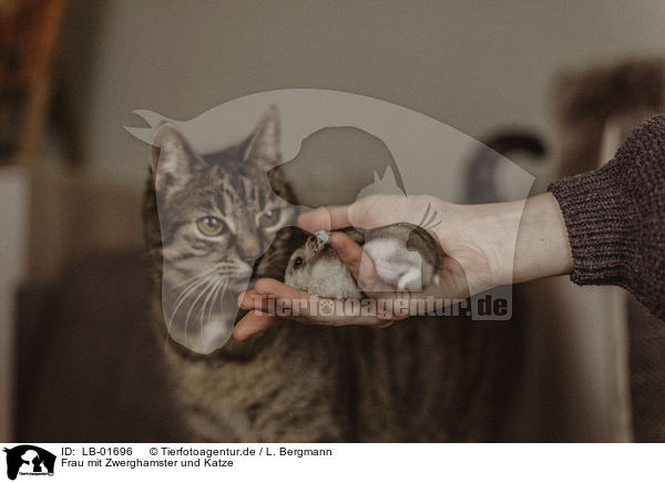 Frau mit Zwerghamster und Katze / woman with dwarf Hamster and Cat / LB-01696