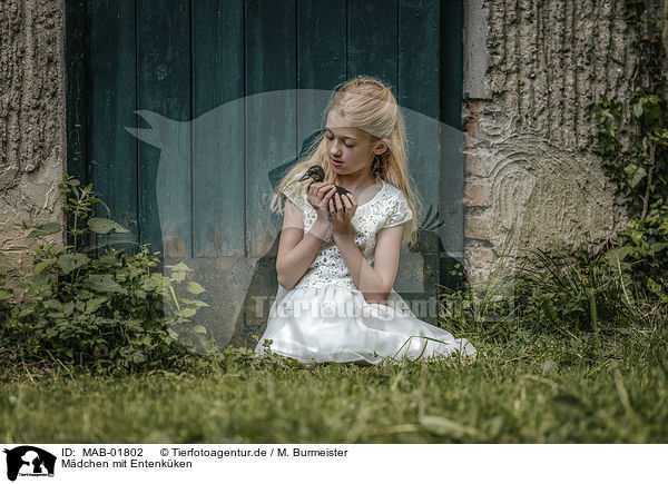 Mdchen mit Entenkken / girl with Duckling / MAB-01802