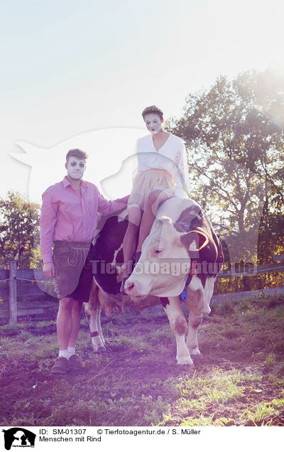 Menschen mit Rind / humans with cattle / SM-01307