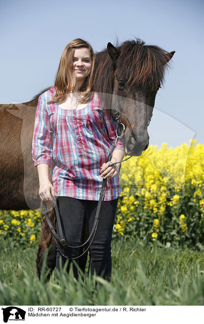 Mdchen mit Aegidienberger / girl with Aegidienberger / RR-60727