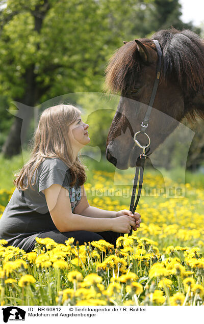 Mdchen mit Aegidienberger / girl with Aegidienberger / RR-60812