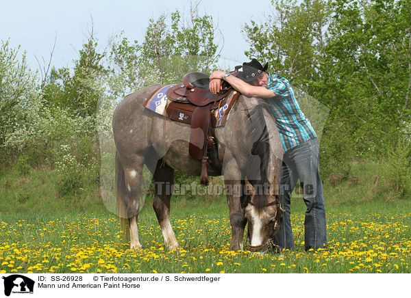 Mann und American Paint Horse / SS-26928