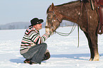 Mann und American Paint Horse