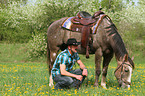 Mann und American Paint Horse