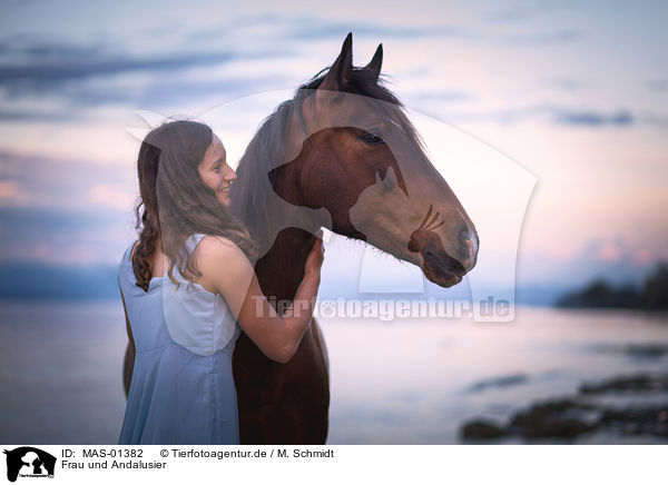 Frau und Andalusier / woman and Andalusian Horse / MAS-01382