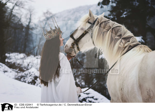 Frau und Andalusier / CDE-02841