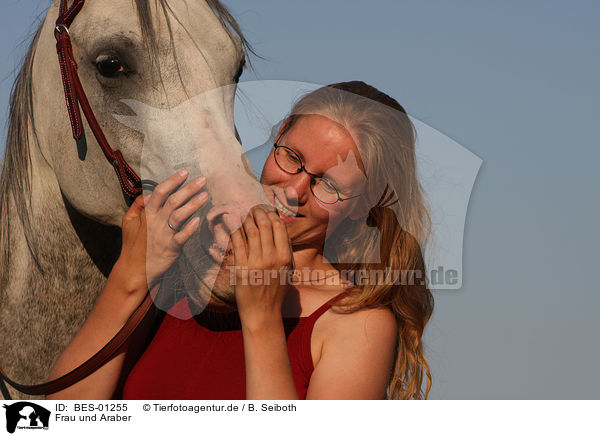 Frau und Araber / woman and arabian horse / BES-01255