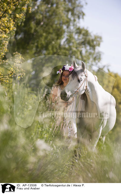 Frau und Araber / woman and arabian horse / AP-13506