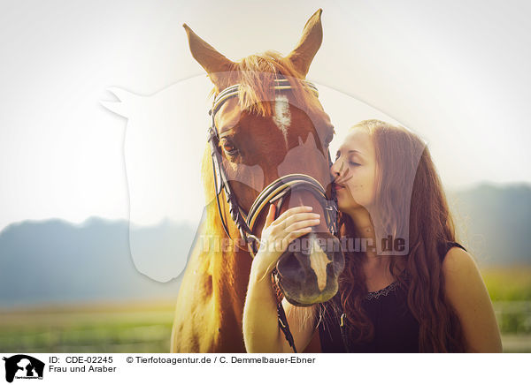 Frau und Araber / CDE-02245