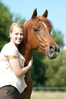 Frau und Araber